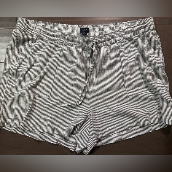 NWT J. Crew outlet women’s Black and White linen pinstriped drawstring shorts - Picture 1 of 4